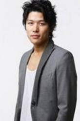 铃木亮平