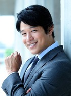 铃木亮平