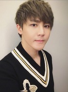 李炜