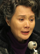 左新玲