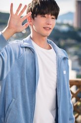 崔君