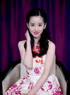 喂猫女孩