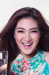卡曼妮&middot;耶美肯