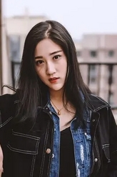 女匪乙