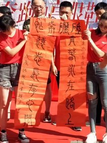 奔跑的高跟鞋