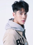 黄炜