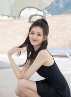 周女英