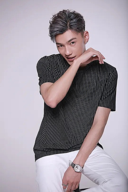 李岑奕