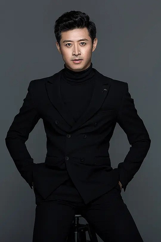 李靓