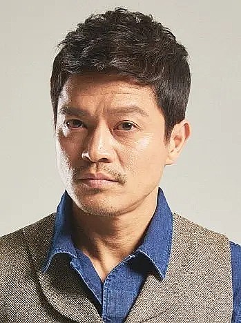 李东国