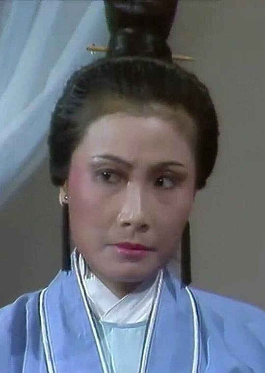 周玲