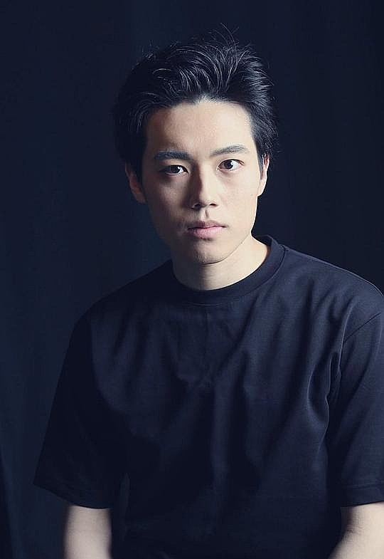 新山航希