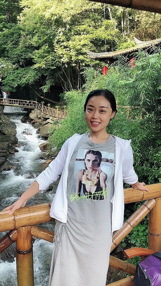 杨莉