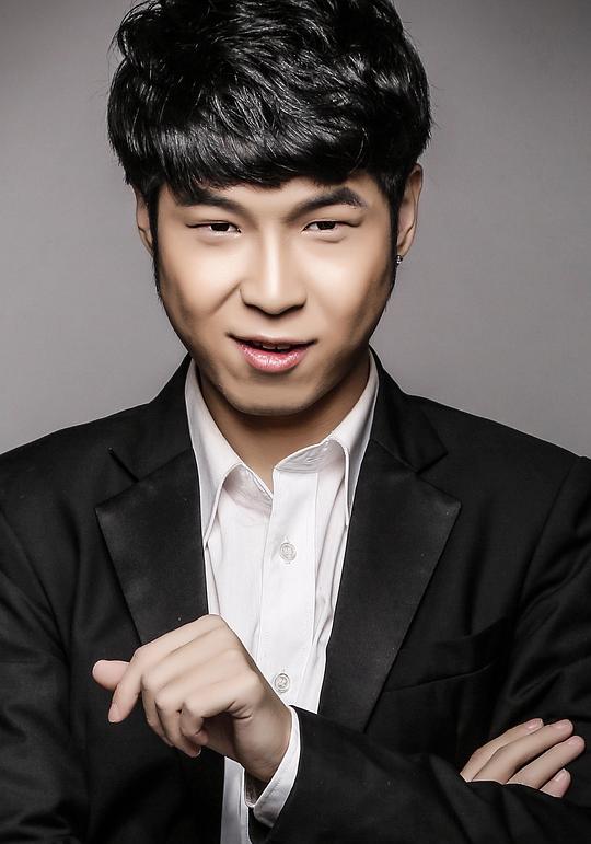 杨默