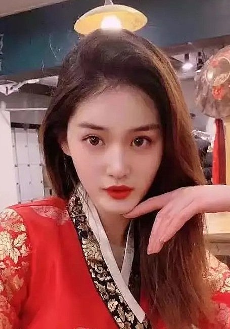 于姿逸