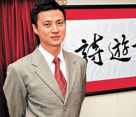 倪震