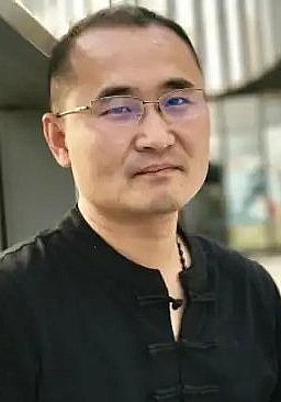李炜
