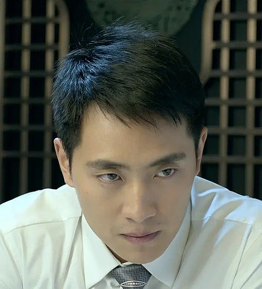 毛渤陇