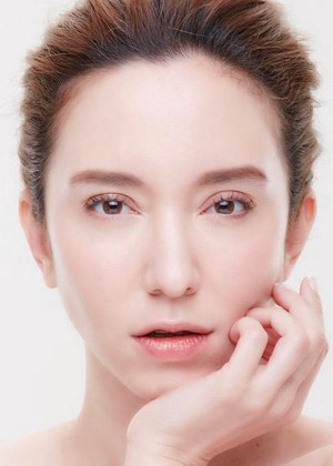 克劳迪娅&middot;查可拉班杜&middot;那&middot;阿育他亚